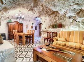 Cueva con jacuzzi a 20 minutos de Valencia, hotel v destinaci Benaguacil