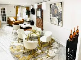 Modern Brownstone 2bdrm Duplex with Backyard terrace