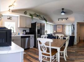 3 Bedroom Pool PlayArea CampFire Cozy Apt, διαμέρισμα σε Bar Harbor