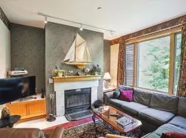 Wonderful One bedroom condo located in Highridge Condominiums J6