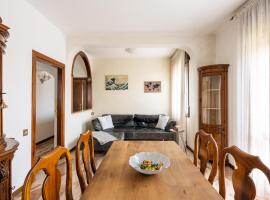 Casa 94 - Bright apartment, 15min from Venice, allotjament vacacional a Favaro Veneto
