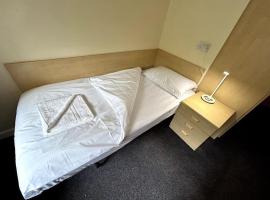 Spacious Ensuite Room With Shared Kitchen and Living Room, apartment in Crewe