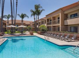 Courtyard Anaheim Buena Park, hotel perto de Pirates Dinner Adventure Buena Park, Buena Park