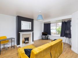 Easterly Contractor Home - Free Parking, Self Check-in, Wi-Fi, Pool Table, Table Tennis, Air Hockey, Excellent Access to Leeds Centre, ξενοδοχείο σε Roundhay