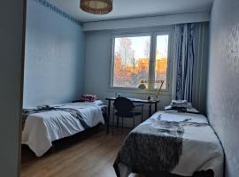 Cozy budget room w/ balcony in shared apartment, hotell Vantaas