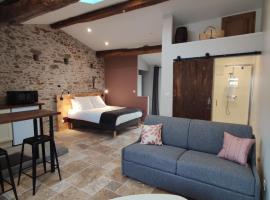 Studio 30m2 La Cave - Les Gîtes du Lac - Proche Nantes avec Terrasse, Hotel in La Chevrolière
