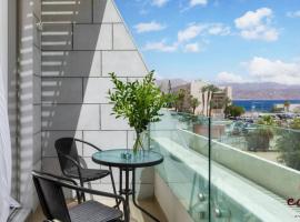 Luxury living 100 meter from the beach - by Edom, hôtel de luxe à Eilat