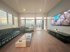 Luxe Corner Penthouse 1BR Condo on Sunset, căn hộ chung cư cao cấp ở Los Angeles