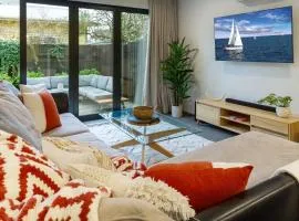 Downtown Delight 2 Bed 1 Bath - Single Garage