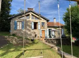 Chalet familial spacieux avec sauna et cheminée, proche nature au Bessat - FR-1-496-24