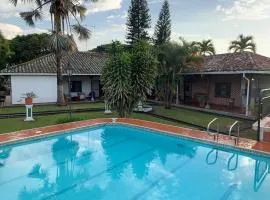 Hermosa y tranquila finca con piscina