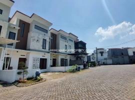 Villa Murah di Malang, hotel en Sengkaling