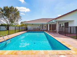 4/3.5 House with pool- Boynton Beach, FL., hotell i Boynton Beach