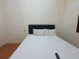 RedDoorz Syariah At Demasto Homestay Jember، فندق في جيمبر