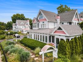 Yelton Manor Bed and Breakfast: South Haven şehrinde bir otel