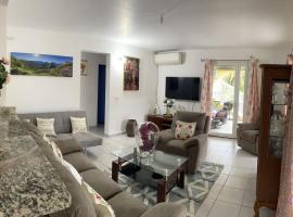 Dyna 2 bedroom house, hotel a Sainte-Rose