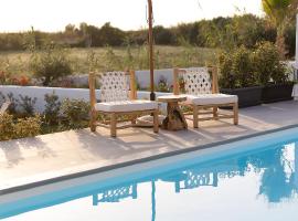 OLIVES seaside villas (4elies), holiday home in Plaka