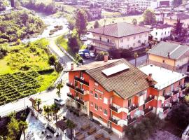 Hotel Miramonti, hotell i Dro