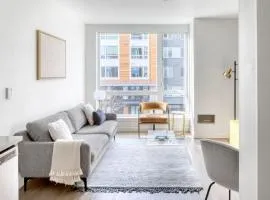 First Hill 1br w gym lounge nr soccer field SEA-541