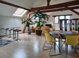 Grange Des Arts, holiday home sa Saint-Nabor