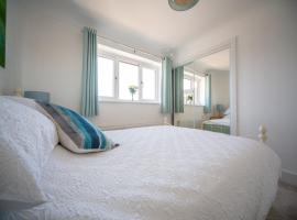 Trethvor House (Double, Private Bathroom and Free Parking), beach rental in Padstow