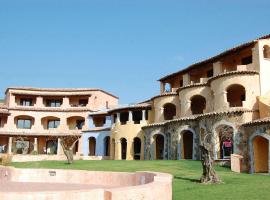 Residence with private beach in Marinella, hotel in Marinella