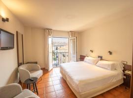 Hotel Florida, hotel with hot tubs in San Lorenzo de El Escorial