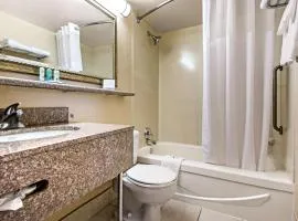 Quality Inn & Suites 5585 Ambler Drive Mississauga Ontario