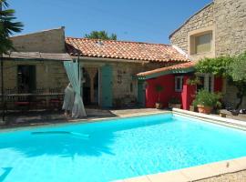 La picholine chambre paons, hotel v destinaci Courry