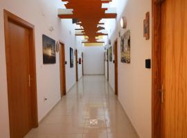 Hospedium Hostel Low Cost Ben Nassar, guest house in Arjona