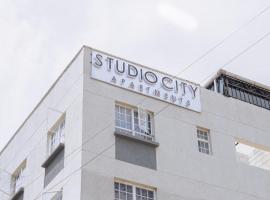 Shalom Studio city Apartments.、ナイバシャのホテル