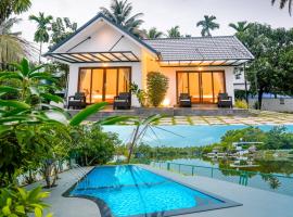 La Riva Kochi By VOYE HOMES - Private Pool Villa, hótel með bílastæði í Ernakulam