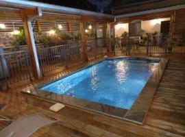 Haut de villa avec piscine, apartman u gradu Sen Džozef