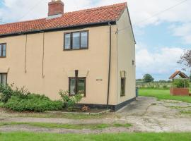 2 Stud Cottage, hotel v destinaci Hainford