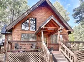 Cozy Bear Cabin- Main House