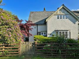 Overwater Lodge: Bassenthwaite Lake şehrinde bir otoparklı otel