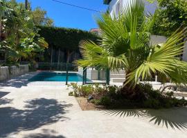 Charming cottage, pool & garden by Guincho beach, apartemen di Aldeia de Juso