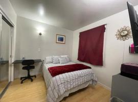 Private Room with Private Bathroom near City College of SF, apartment in San Francisco