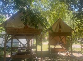 Le bivouac-tente chez Camille, hotel a Veynes