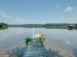 Charming Accokeek Retreat with Private Fishing Pier
