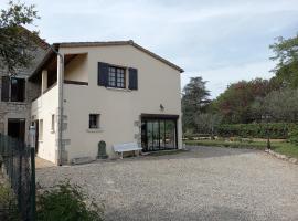 Location vacances Ruoms Ardèche, hotel v destinaci Ruoms