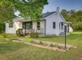 Quaint Horseheads Home with Screened-In Patio!