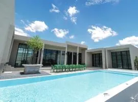 holiday fever x the pool