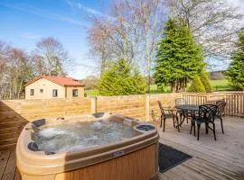 Breckland House with Hot Tub