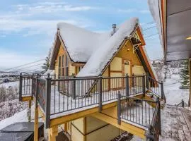 1043 - Victorian Apartment Under the Gondola