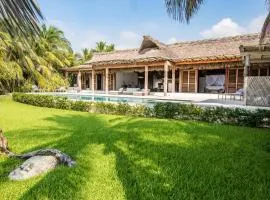 Oceanfront Casa Rhino