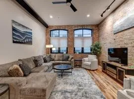 Fabulous Downtown 2 bedroom Condo