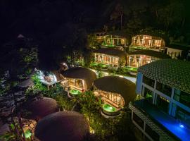 Three Monkeys Villas, hotell i Patong Beach