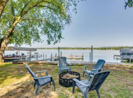 Waterfront Lodi Vacation Rental on Lake Wisconsin!, hotel with parking in Lodi