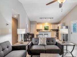 South Asheville Townhome 16 B, hytte i Arden